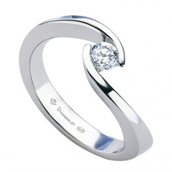 18 Kt white gold ring. 0.10...