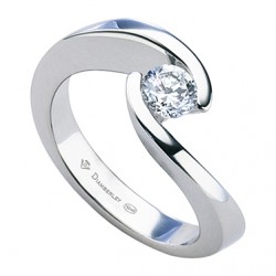 18 Kt white gold ring. 0.30...